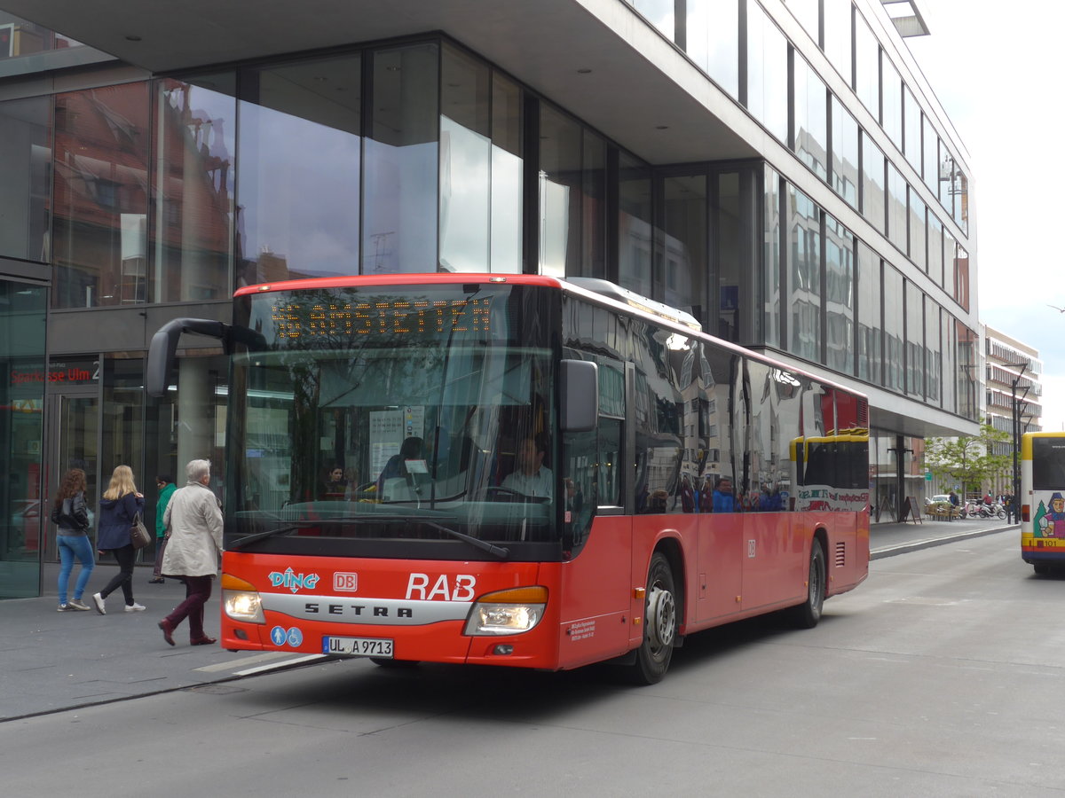 (171'051) - RAB Ulm - UL-A 9713 - Setra am 19. Mai 2016 in Ulm, Rathaus Ulm