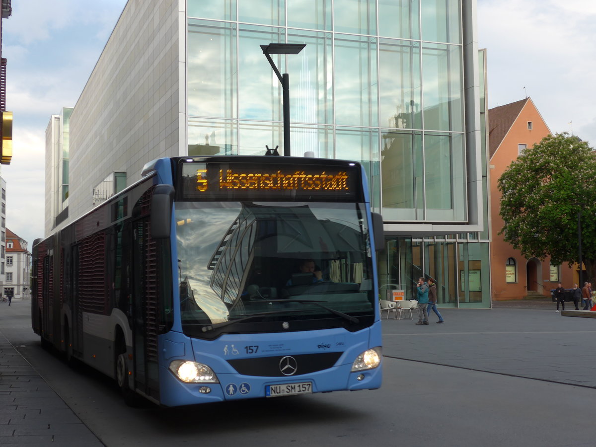 (171'092) - SWU Ulm - Nr. 157/NU-SM 157 - Mercedes am 19. Mai 2016 in Ulm, Rathaus Ulm