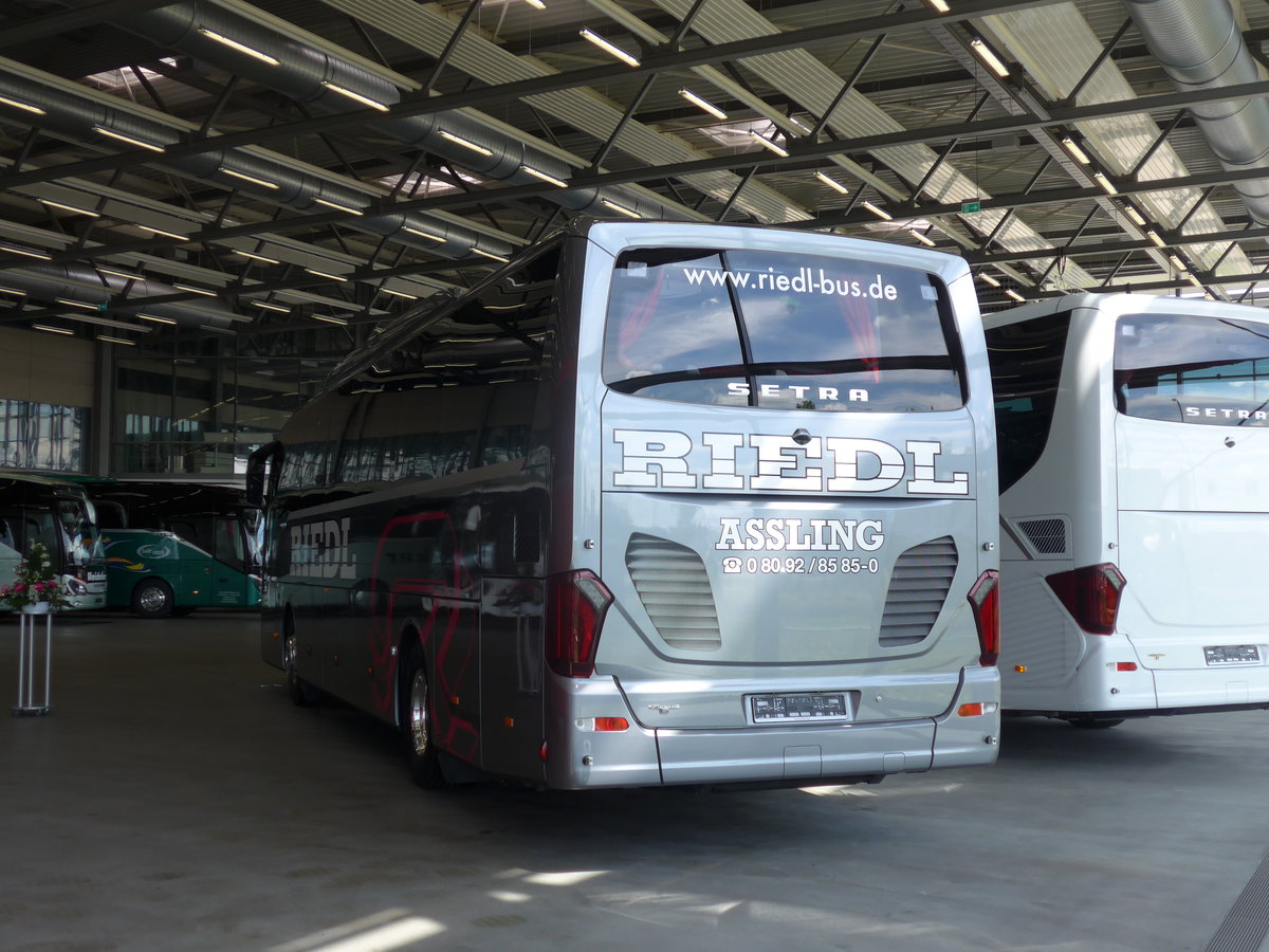 (171'143) - Riedl, Assling - Setra am 20. Mai 2016 in Neu-Ulm, Setrawerk