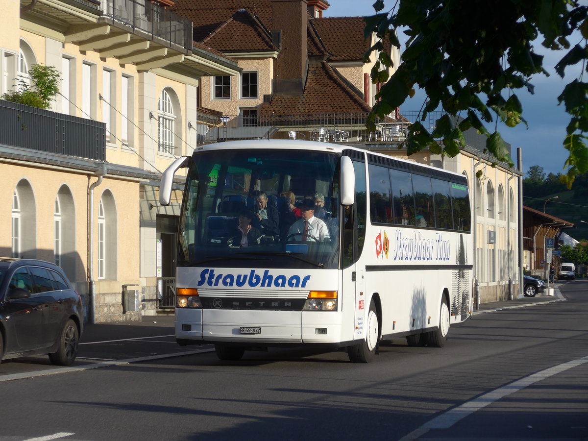 (171'691) - Straubhaar, Thun - Nr. 2/BE 555'977 - Setra am 12. Juni 2016 beim Bahnhof Spiez