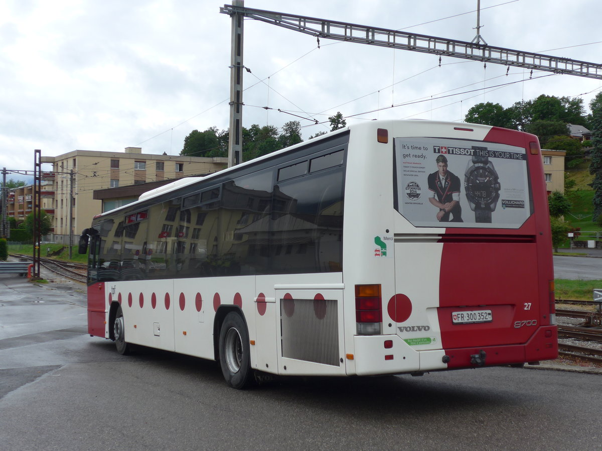 (171'796) - TPF Fribourg - Nr. 27/FR 300'352 - Volvo am 13. Juni 2016 beim Bahnhof Chtel-St-Denis