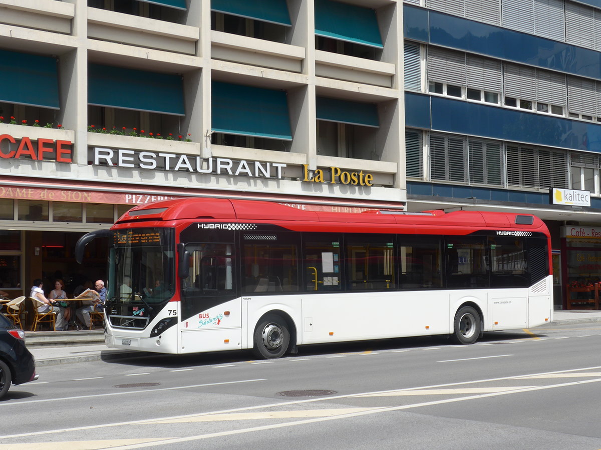 (172'537) - PostAuto Wallis - Nr. 75/VS 428'859 - Volvo am 26. Juni 2016 beim Bahnhof Sion