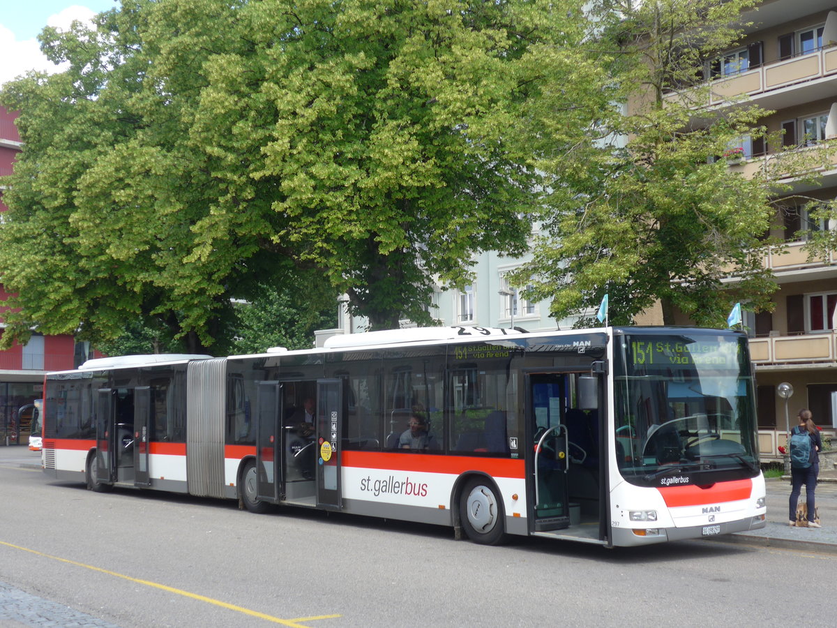 (172'567) - St. Gallerbus, St. Gallen - Nr. 297/SG 198'297 - MAN am 27. Juni 2016 beim Bahnhof Gossau