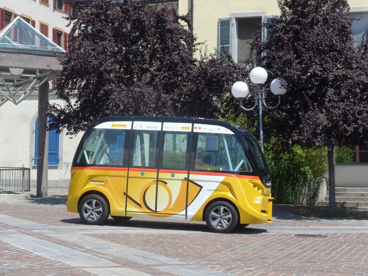 (172'814) - PostAuto Wallis - VS 451'600 - Navya am 10. Juli 2016 in Sion, Place de la Planta