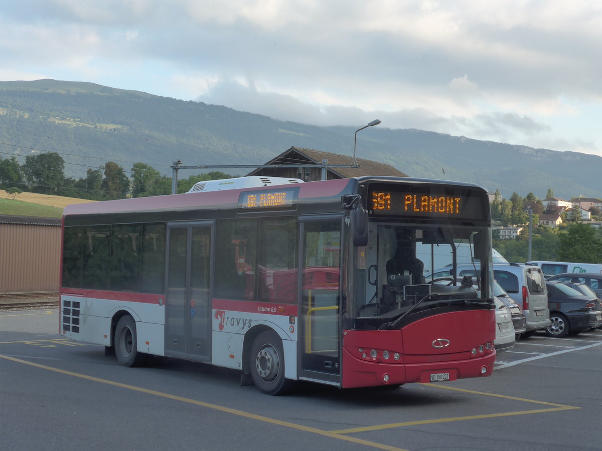 (173'012) - TRAVYS Yverdon - VD 150'227 - Solaris am 15. Juli 2016 beim Bahnhof Orbe