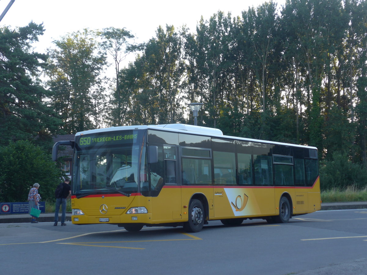 (173'107) - CarPostal Ouest - VD 570'809 - Mercedes (ex SAPJV, L'Isle Nr. 13) am 18. Juli 2016 beim Bahnhof Yvonand