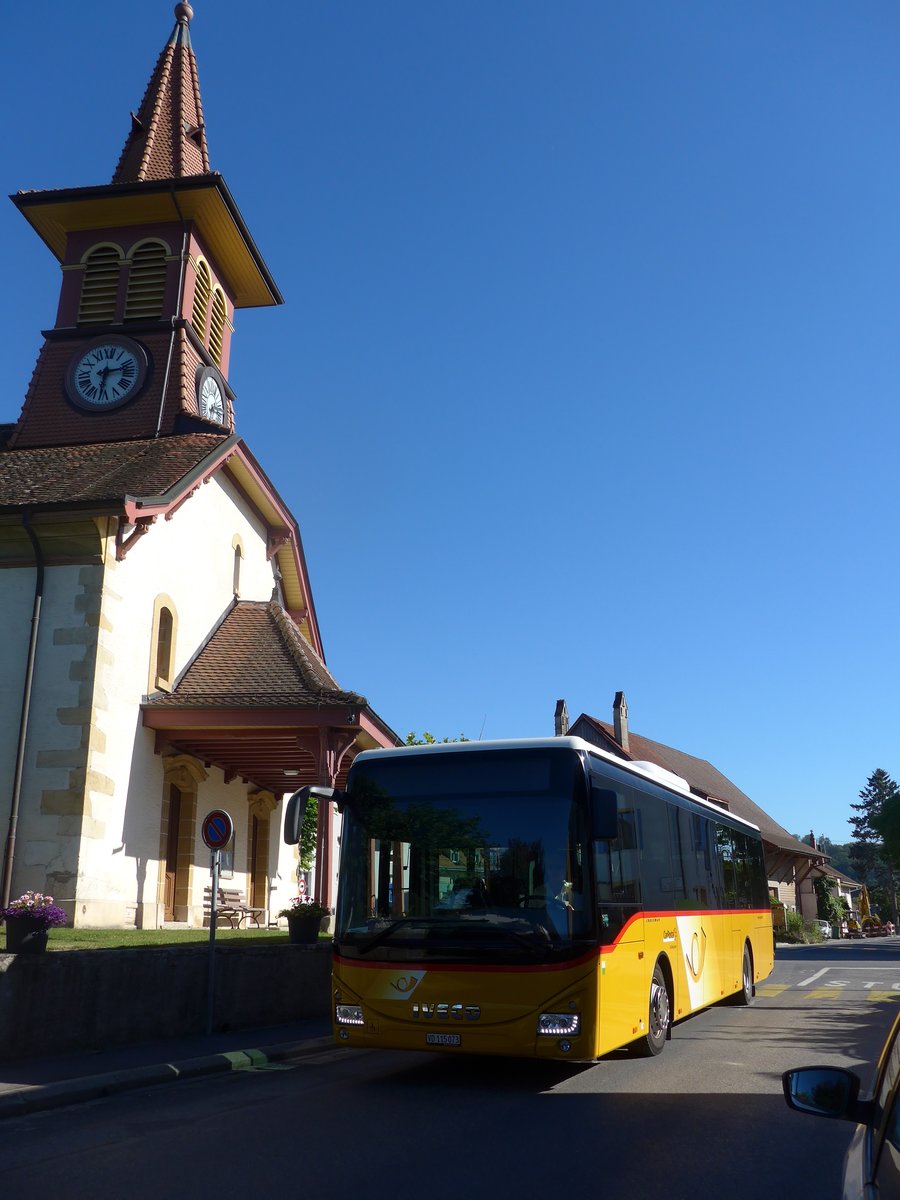 (173'140) - CarPostal Ouest - VD 115'073 - Iveco am 19. Juli 2016 in Yvonand, Temple