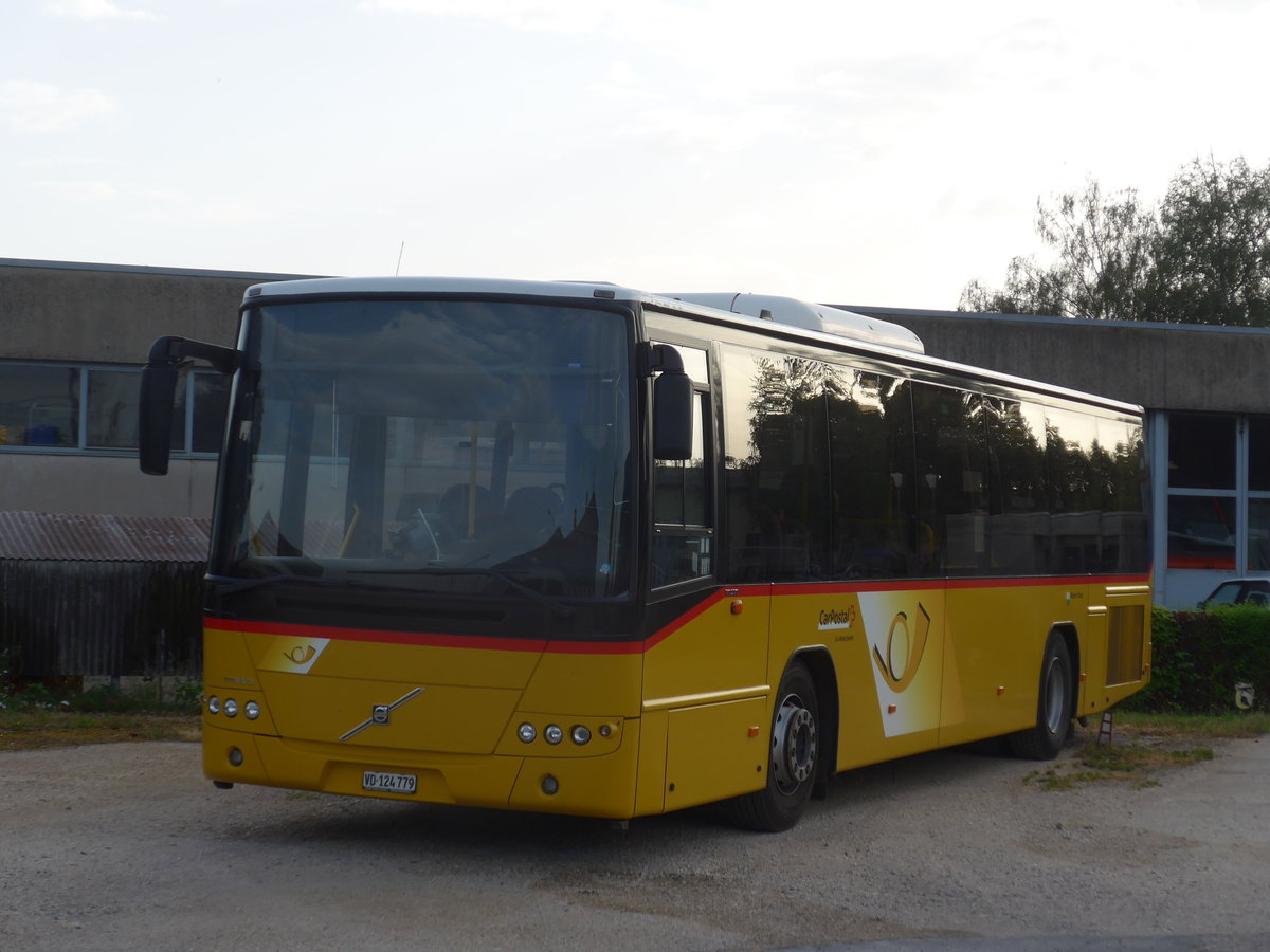 (173'233) - CarPostal Ouest - VD 124'779 - Volvo am 21. Juli 2016 in Yverdon, Garage