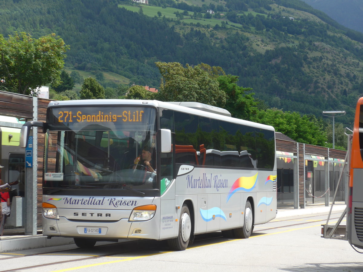 (173'332) - Martelltal Reisen, Martell - FA-021 KD - Setra am 24. Juli 2016 beim Bahnhof Mals