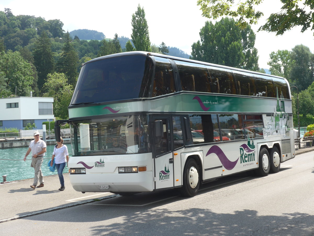 (173'361) - Remy, Lausanne - VD 248'049 - Neoplan am 27. Juli 2016 bei der Schifflndte Thun