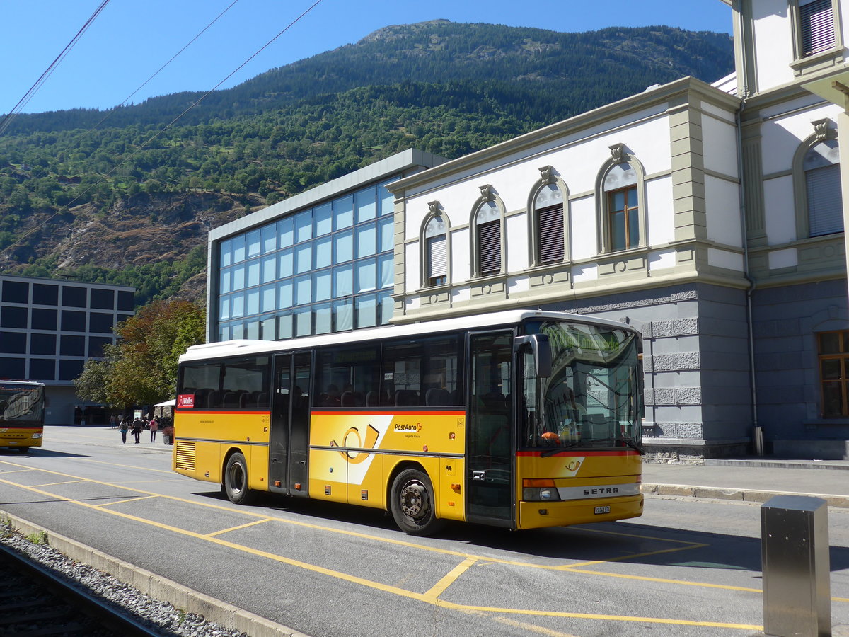 (173'693) - PostAuto Wallis - VS 241'974 - Setra am 7. August 2016 beim Bahnhof Brig