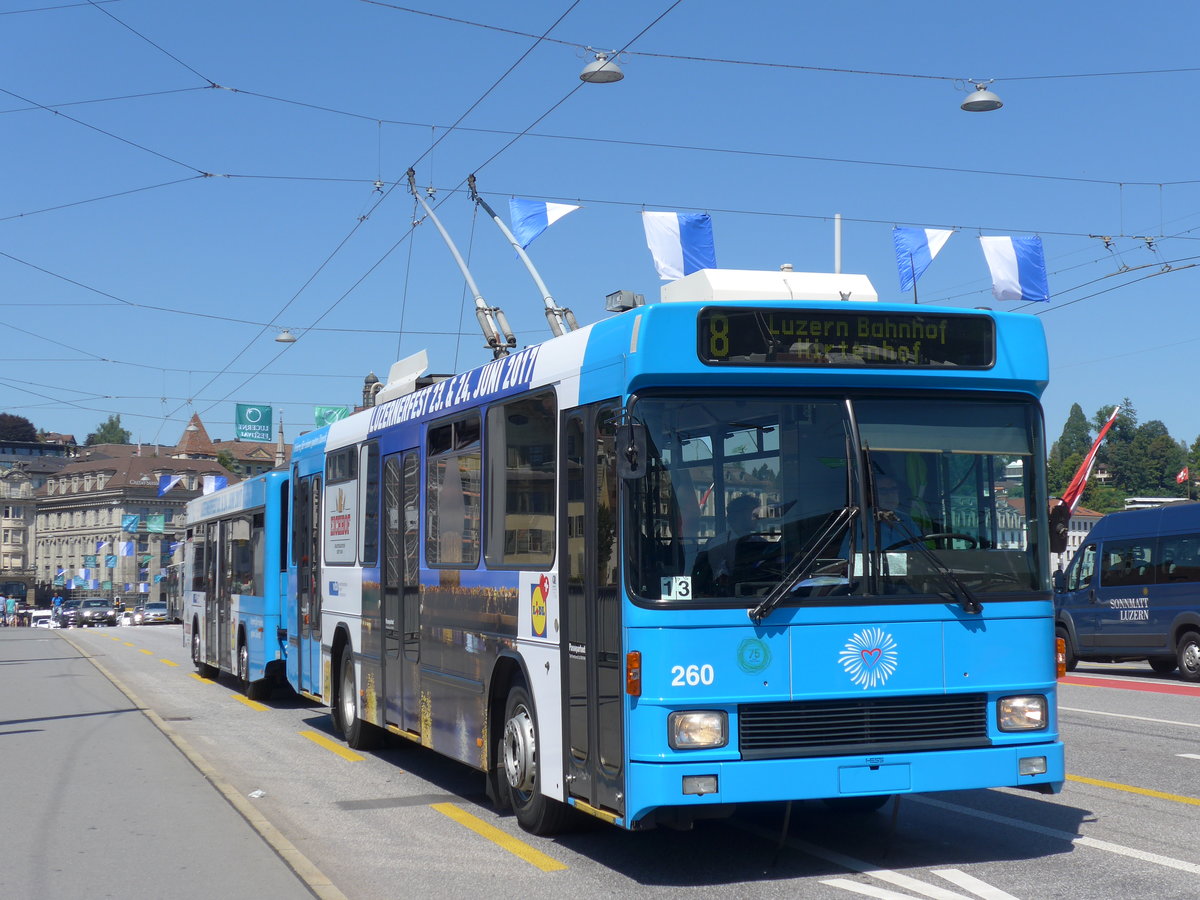 (173'852) - VBL Luzern - Nr. 260 - NAW/R&J-Hess Trolleybus am 8. August 2016 in Luzern, Bahnhofbrcke