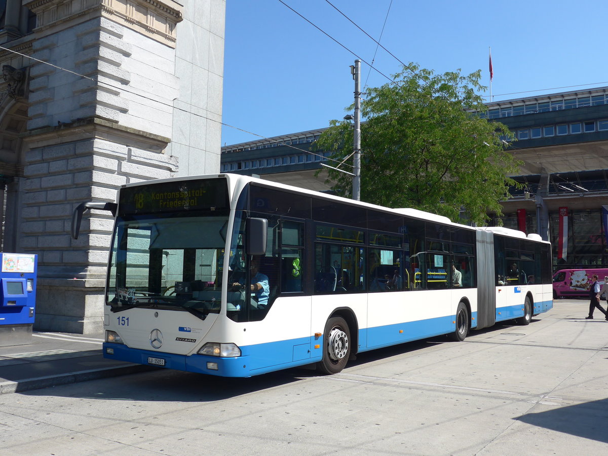 (173'883) - VBL Luzern - Nr. 151/LU 15'051 - Mercedes am 8. August 2016 beim Bahnhof Luzern