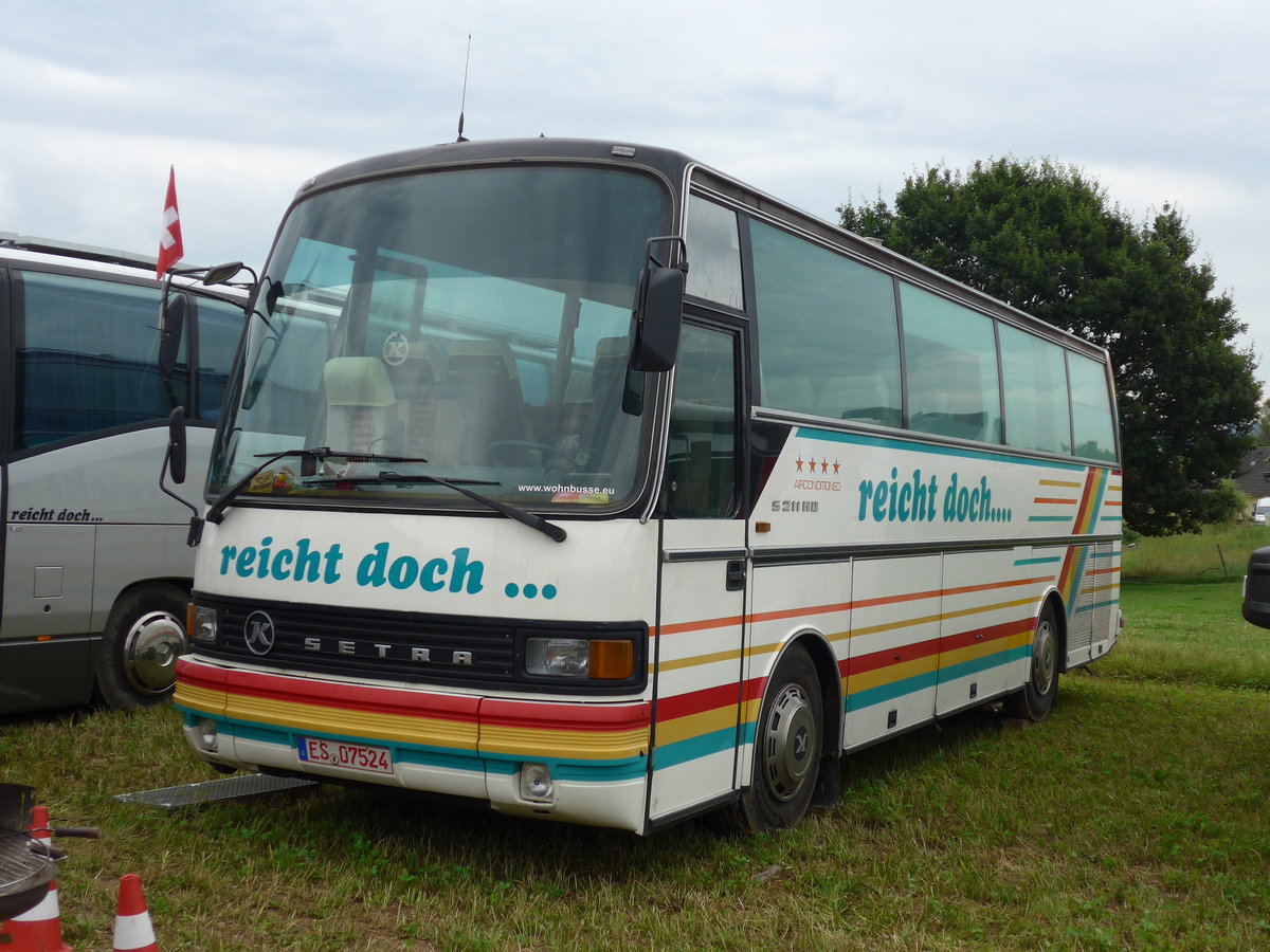 (173'969) - reicht doch... - ES 07'524 - Setra am 20. August 2016 in Bsingen, Bahnhof