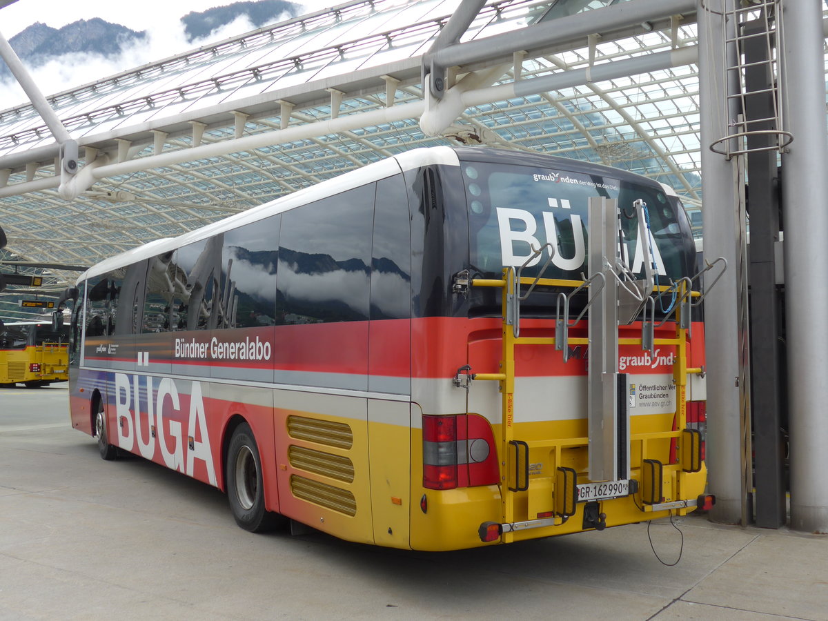 (174'126) - PostAuto Graubnden - GR 162'990 - MAN am 21. August 2016 in Chur, Postautostation