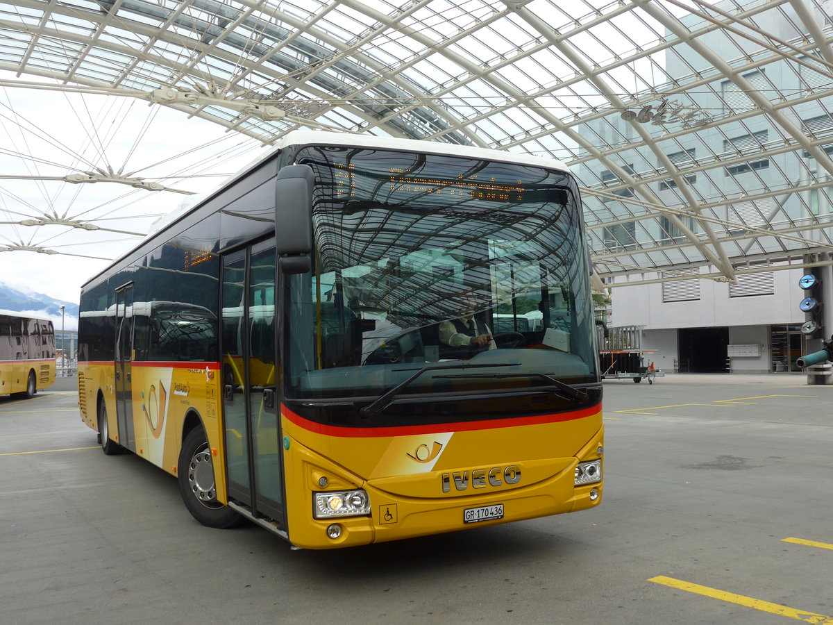 (174'141) - PostAuto Graubnden - GR 170'436 - Iveco am 21. August 2016 in Chur, Postautostation