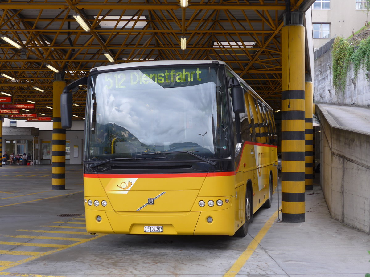 (174'250) - PostAuto Graubnden - GR 102'307 - Volvo am 21. August 2016 in Thusis, Postautostation