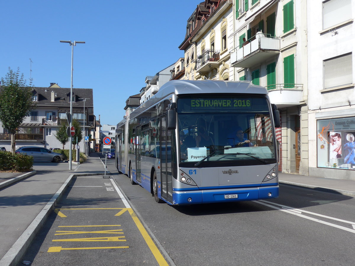 (174'404) - VMCV Clarens - Nr. 61/VD 1361 - Van Hool am 28. August 2016 beim Bahnhof Payerne