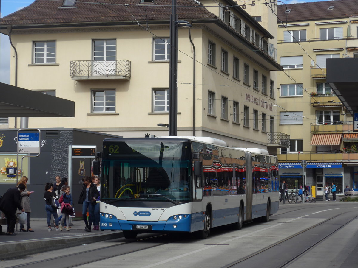 (174'643) - VBZ Zrich - Nr. 523/ZH 726'523 - Neoplan am 5. September 2016 beim Bahnhof Zrich-Oerlikon