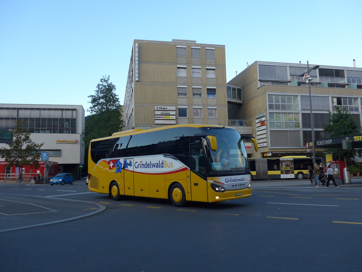 (174'665) - AVG Grindelwald - Nr. 22/BE 92'977 - Setra am 6. September 2016 beim Bahnhof Thun