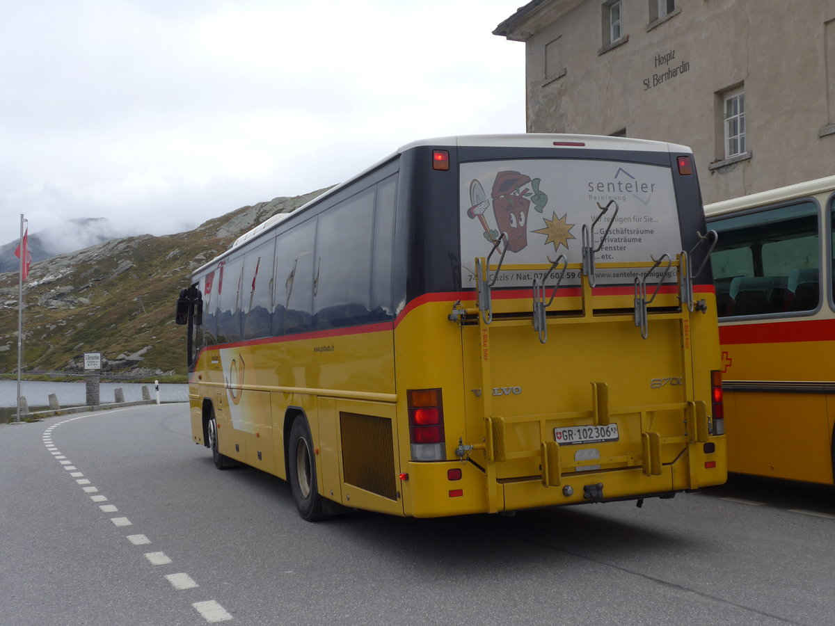 (174'960) - PostAuto Graubnden - GR 102'306 - Volvo am 18. September 2016 in San Bernardino, Ospizio