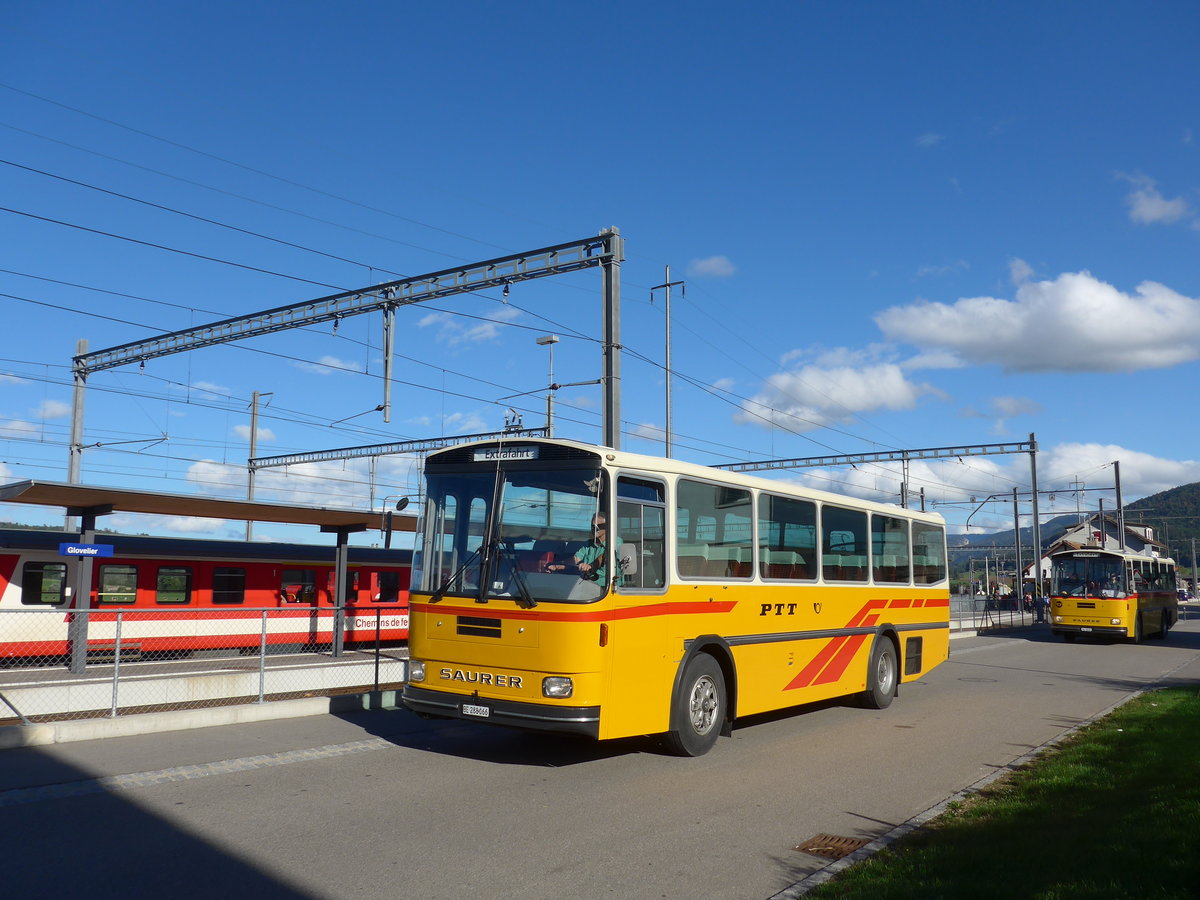 (175'400) - Thommen, Sutz - BE 288'066 - Saurer/Hess (ex P 24'202) am 2. Oktober 2016 beim Bahnhof Glovelier