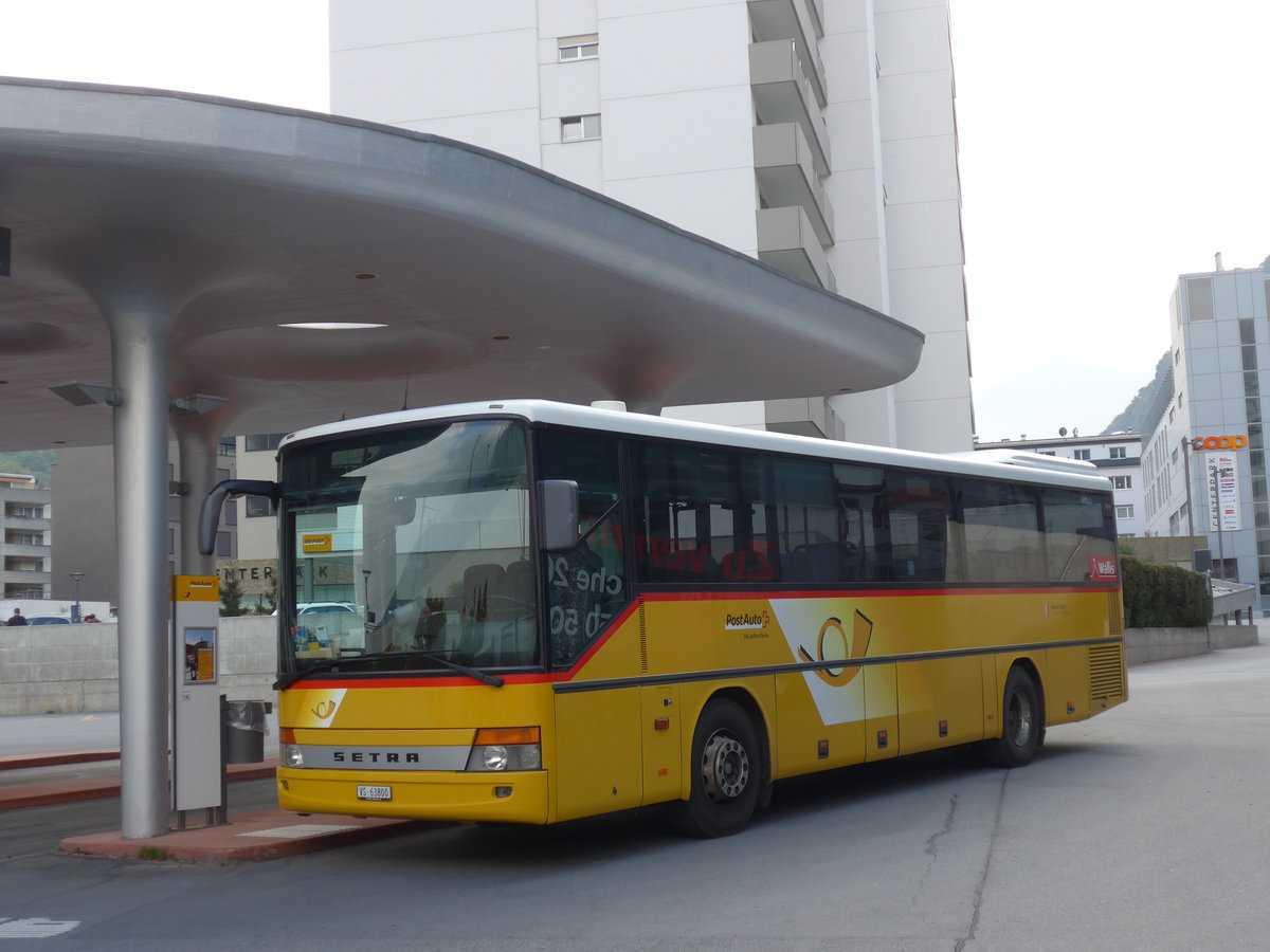 (175'553) - Autotour, Visp - VS 63'800 - Setra am 9. Oktober 2016 beim Bahnhof Visp