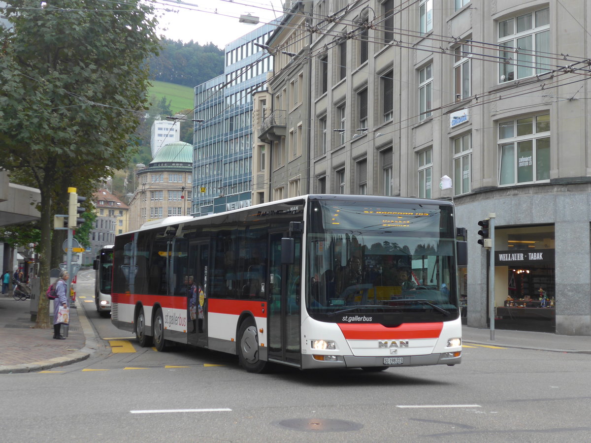 (175'649) - St. Gallerbus, St. Gallen - Nr. 223/SG 198'223 - MAN am 15. Oktober 2016 beim Bahnhof St. Gallen