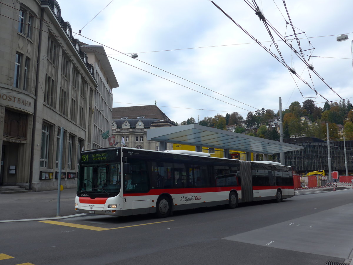 (175'656) - St. Gallerbus, St. Gallen - Nr. 297/SG 198'297 - MAN am 15. Oktober 2016 beim Bahnhof St. Gallen