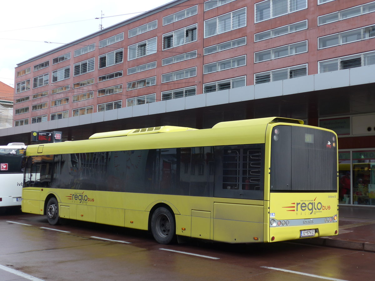 (175'739) - Heiss, Hall - IL 574 IZ - Solaris am 18. Oktober 2016 beim Bahnhof Innsbruck