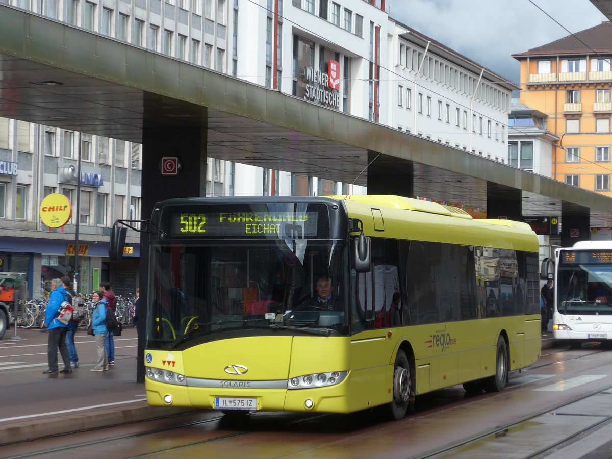 (175'747) - Heiss, Hall - IL 575 IZ - Solaris am 18. Oktober 2016 beim Bahnhof Innsbruck