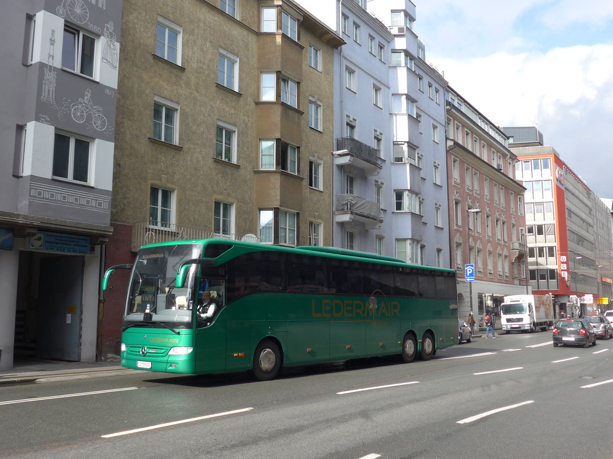 (175'790) - Ledermair, Schwaz - SZ 394 ZO - Mercedes am 18. Oktober 2016 beim Bahnhof Innsbruck