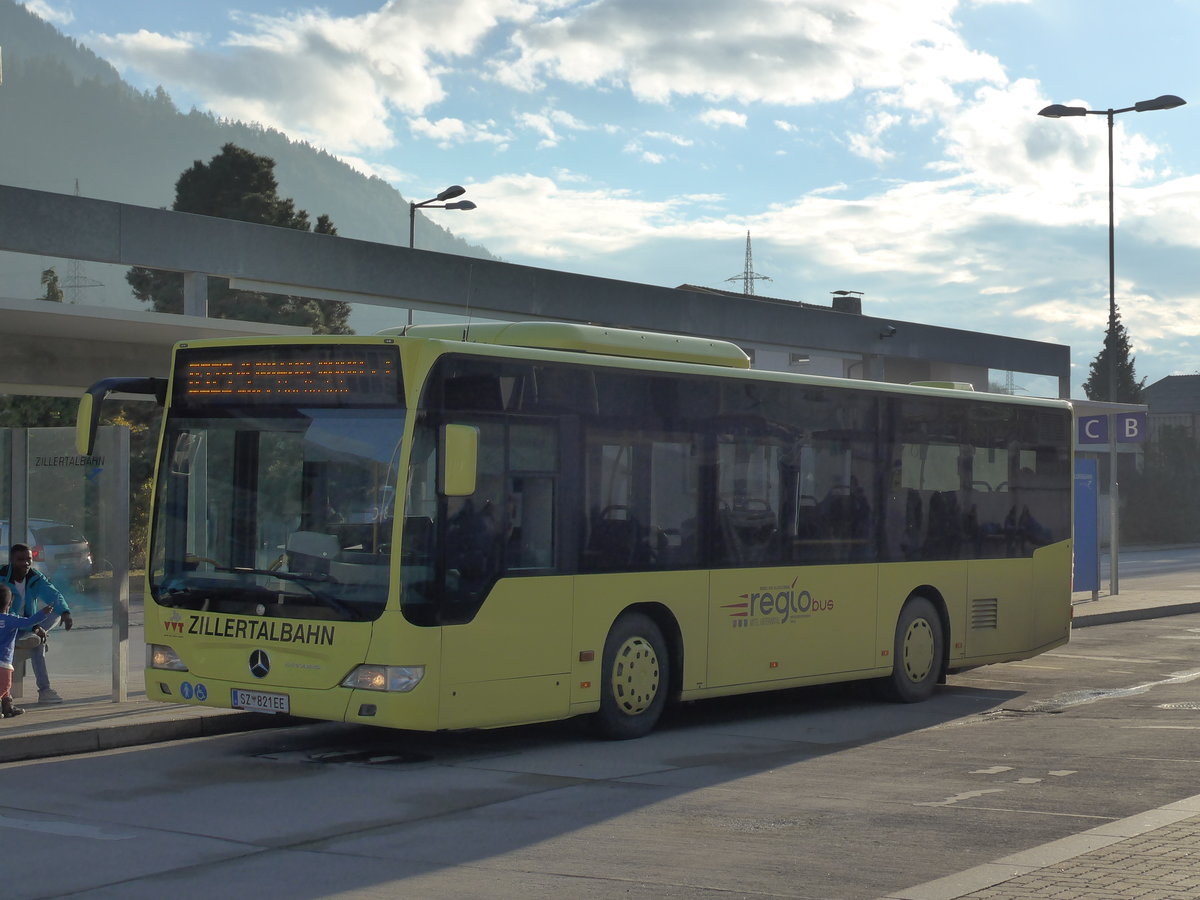 (175'884) - ZVB Jenbach - SZ 821 EE - Mercedes am 18. Oktober 2016 beim Bahnhof Jenbach