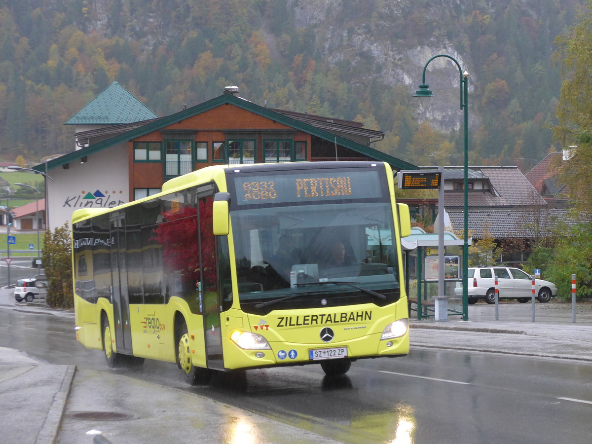 (175'912) - ZVB Jenbach - SZ 122 ZP - Mercedes am 19. Oktober 2016 in Maurach, Mittelschule