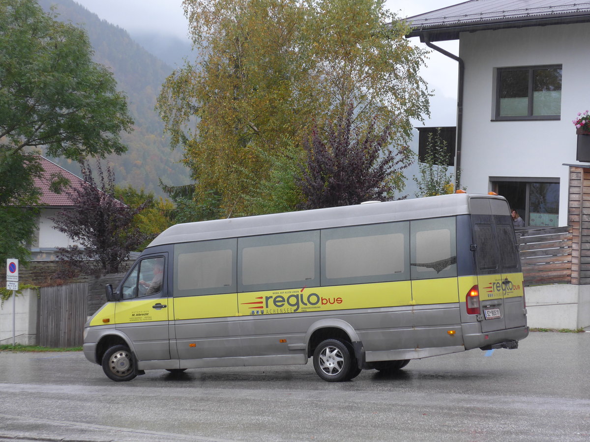 (175'916) - Albrecht, Maurach - SZ BUS 11 - Mercedes am 19. Oktober 2016 in Maurach, Mittelschule