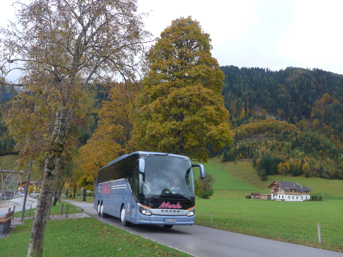 (175'953) - Aus Deutschland: Merk, Odelzhausen - DAH-M 522 - Setra am 19. Oktober 2016 in Pertisau, Hochsteg/Knappen