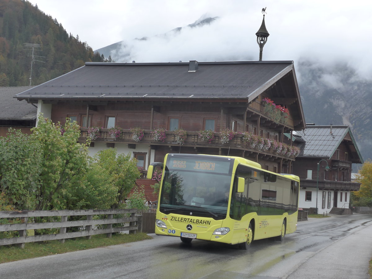 (175'984) - ZVB Jenbach - SZ 123 ZP - Mercedes am 19. Oktober 2016 in Pertisau, Klausenhof