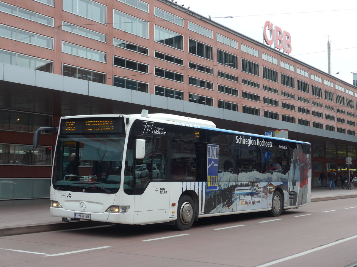 (176'125) - IVB Innsbruck - Nr. 614/I 614 IVB - Mercedes am 21. Oktober 2016 beim Bahnhof Innsbruck