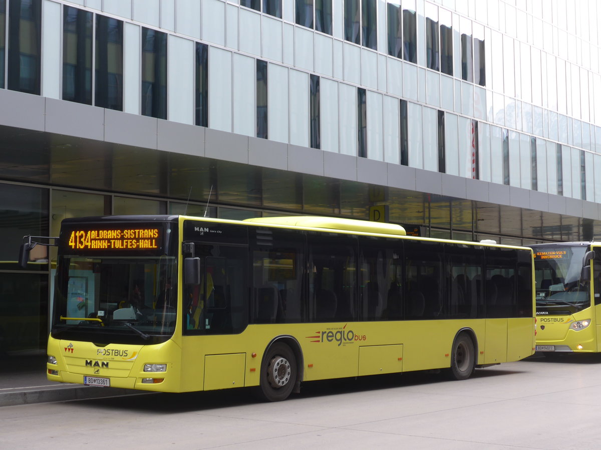 (176'129) - PostBus - BD 13'361 - MAN am 21. Oktober 2016 beim Bahnhof Innsbruck