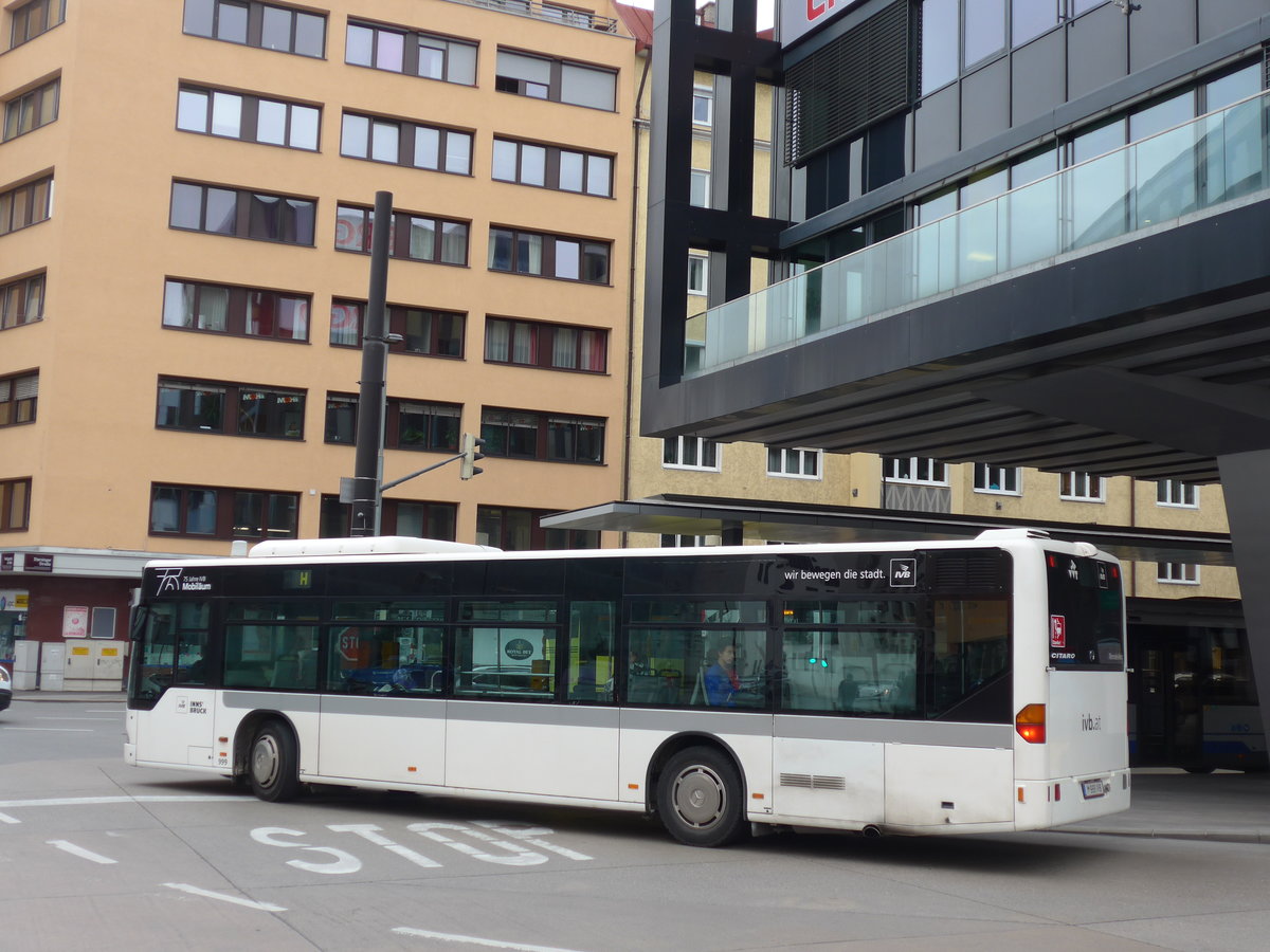 (176'162) - IVB Innsbruck - Nr. 999/I 999 IVB - Mercedes am 21. Oktober 2016 beim Bahnhof Innsbruck