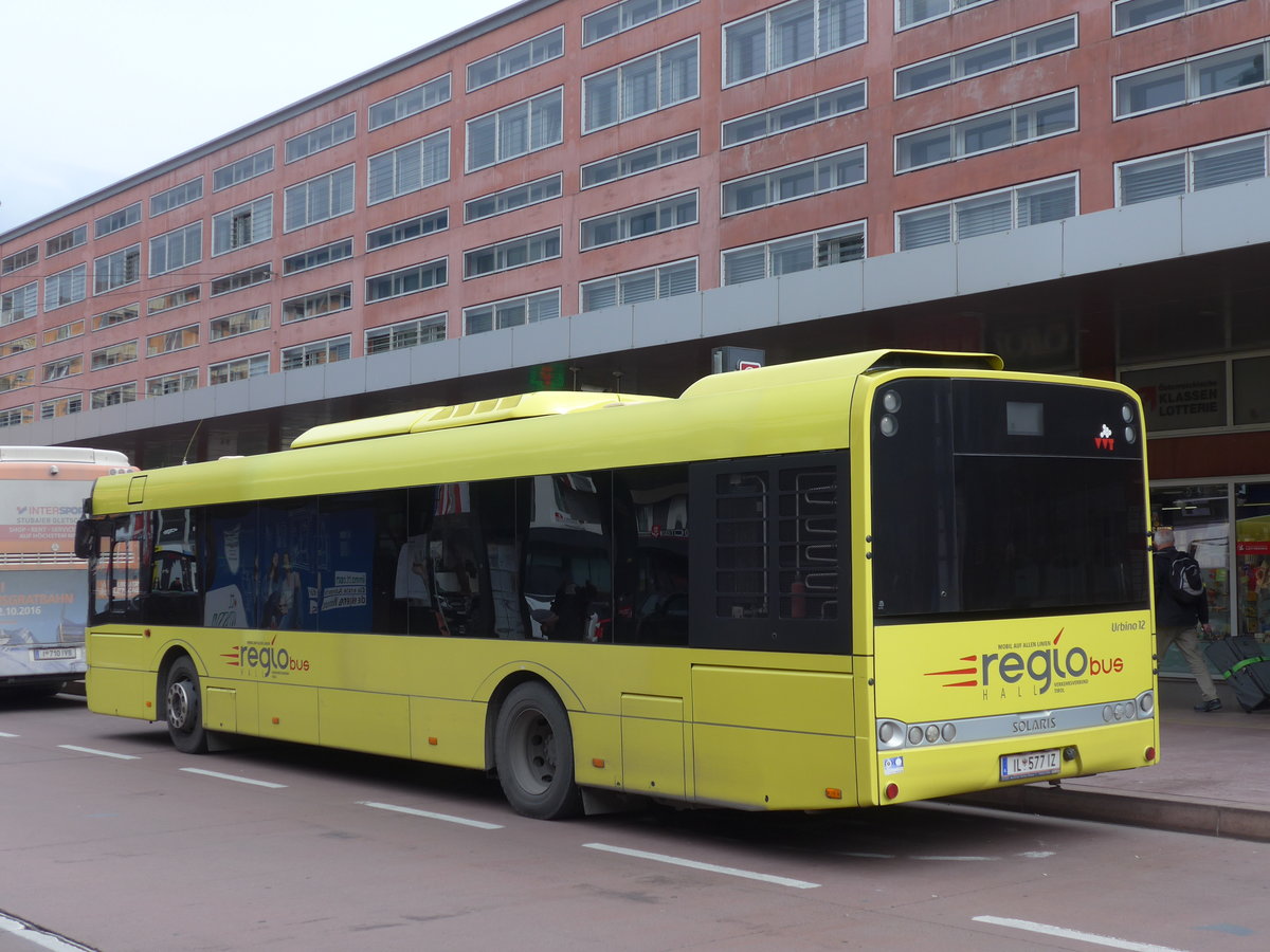 (176'183) - Heiss, Hall - IL 577 IZ - Solaris am 21. Oktober 2016 beim Bahnhof Innsbruck