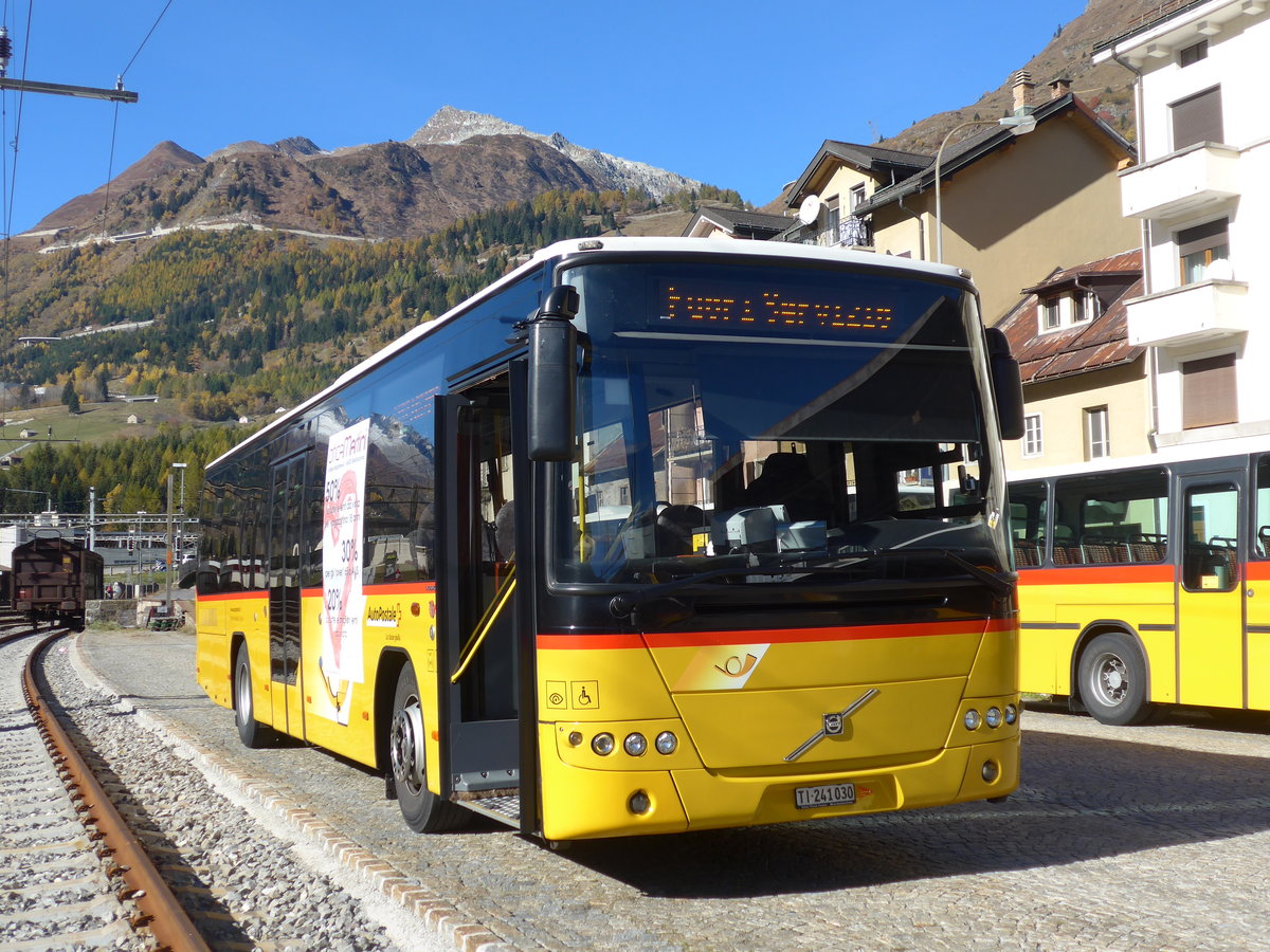 (176'398) - Barenco, Faido - TI 241'030 - Volvo am 30. Oktober 2016 beim Bahnhof Airolo