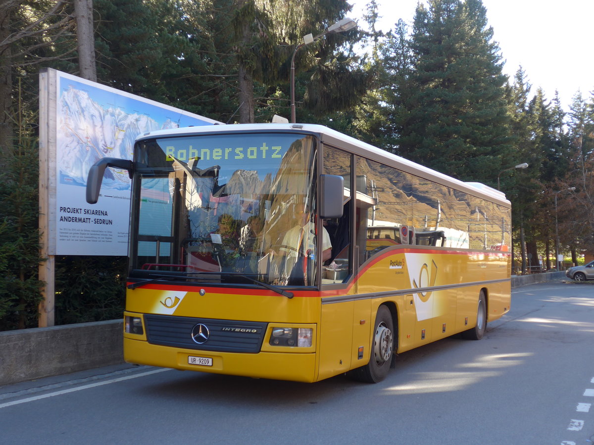 (176'413) - Mattli, Wassen - UR 9209 - Mercedes am 30. Oktober 2016 beim Bahnhof Andermatt