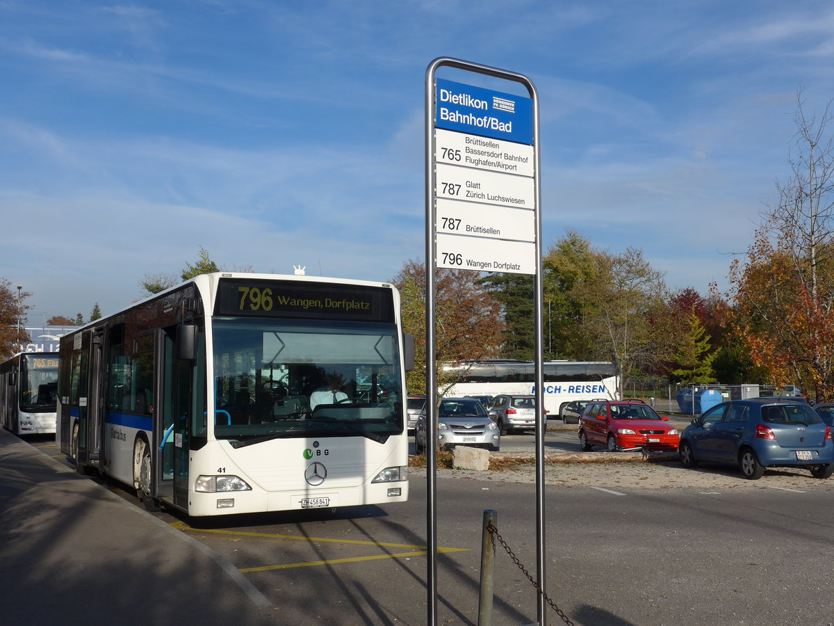 (176'532) - Maag, Kloten - Nr. 41/ZH 458'841 - Mercedes am 4. November 2016 in Dietlikon, Bahnhof/Bad