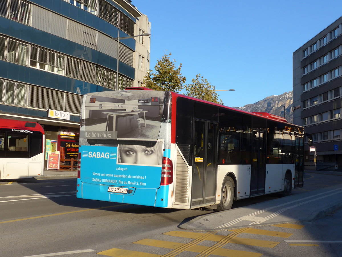 (176'635) - PostAuto Wallis - Nr. 72/VS 415'457 - Mercedes (ex Lathion, Sion Nr. 72) am 12. November 2016 beim Bahnhof Sion