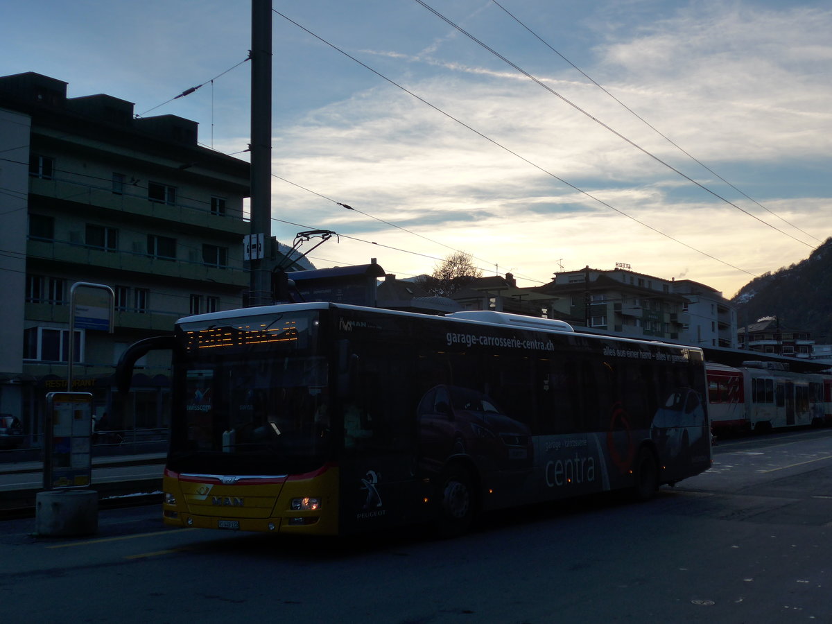 (176'636) - PostAuto Wallis - VS 449'120 - MAN am 12. November 2016 beim Bahnhof Brig