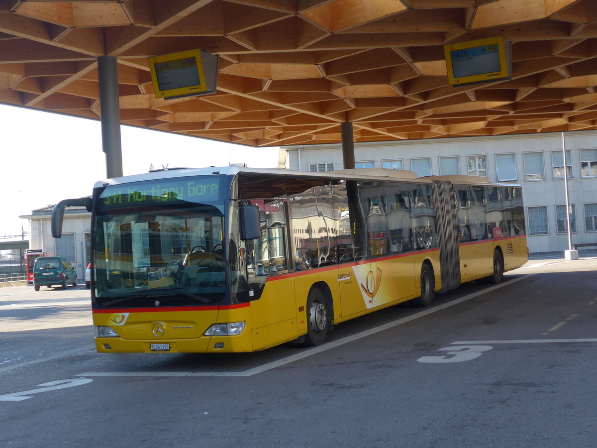 (176'829) - PostAuto Wallis - Nr. 10/VS 241'995 - Mercedes am 4. Dezember 2016 beim Bahnhof Sion