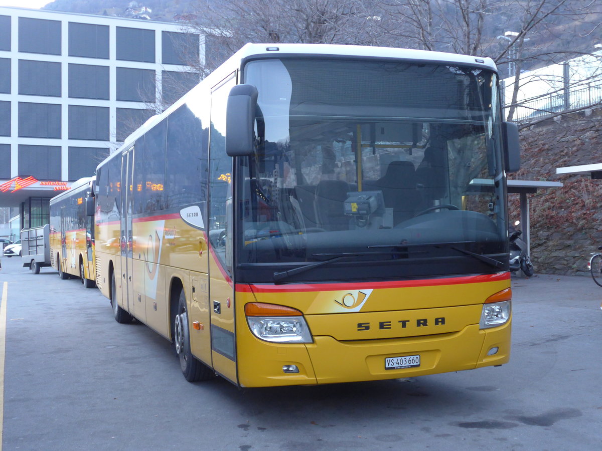 (176'857) - PostAuto Wallis - VS 403'660 - Setra am 4. Dezember 2016 beim Bahnhof Brig