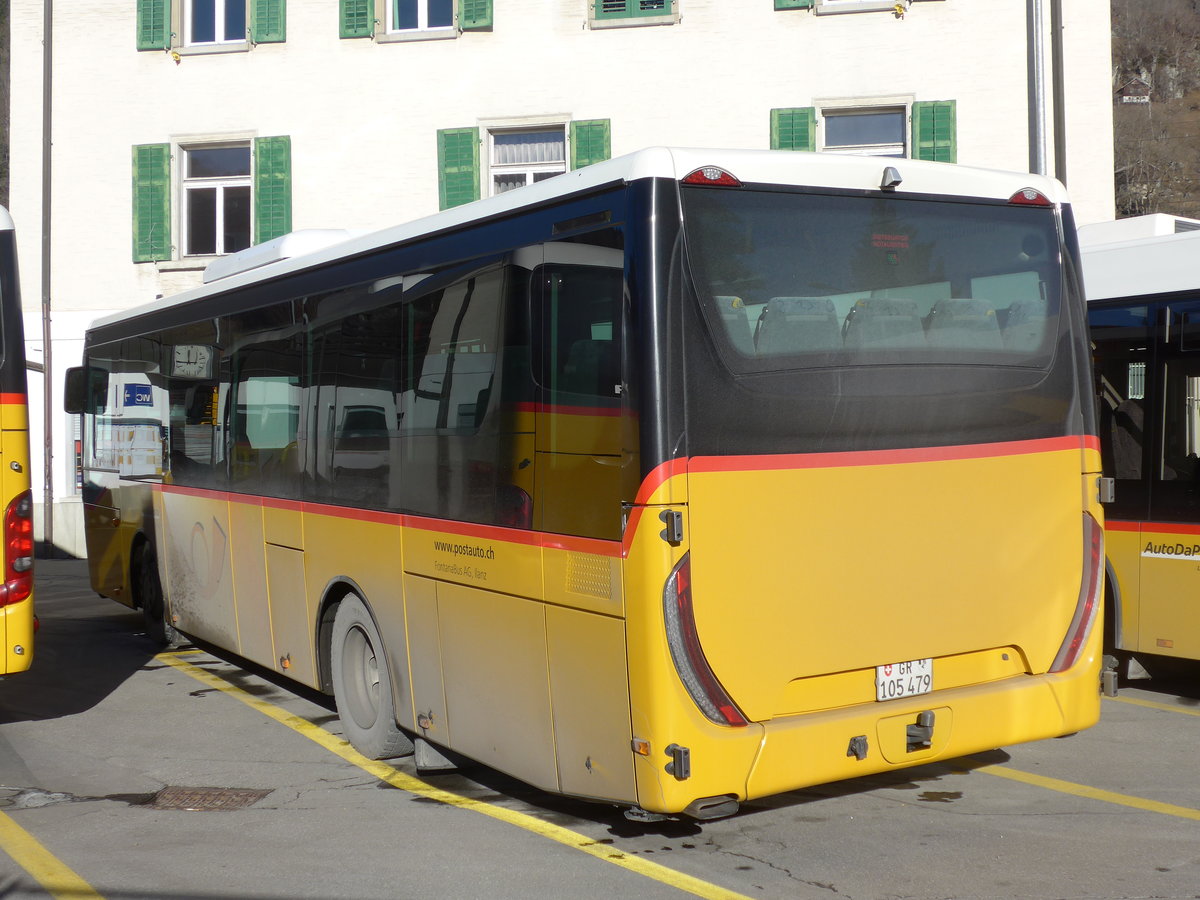 (177'104) - Fontana, Ilanz - Nr. 21/GR 105'479 - Iveco am 10. Dezember 2016 beim Bahnhof Ilanz