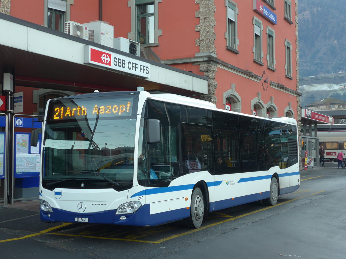 (177'122) - Auf der Maur, Steinen - Nr. 249/SZ 5440 - Mercedes am 10. Dezember 2016 beim Bahnhof Arth-Goldau